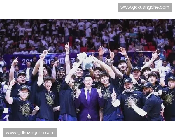广东男篮新赛季全力冲冠年轻阵容与老将携手再创辉煌